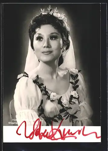 AK Opernsängerin Yoko Kawahara im Brautkleid, mit original Autograph