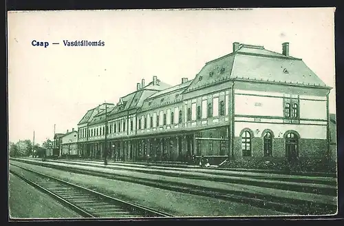 AK Csap, Vasútállomás, Bahnhof von der Gleisseite
