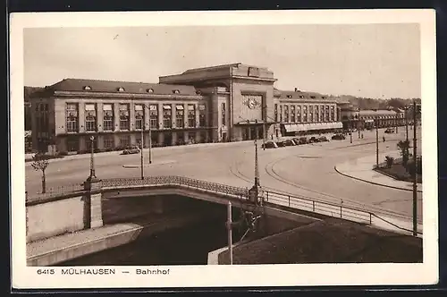 AK Mülhausen, Bahnhof mit Strasse und Brücke aus der Vogelschau