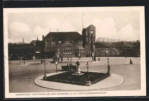 AK Amersfoort, Stationsplein met Standbild Joh. v. Oldenbarneveldt