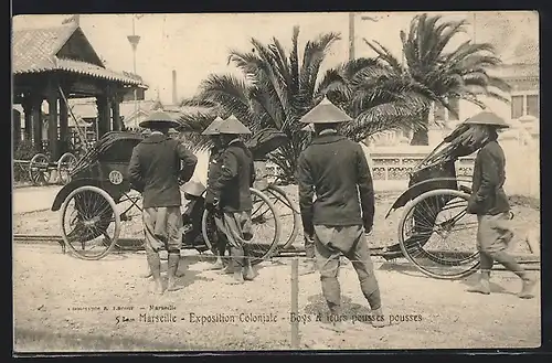 AK Marseille, Exposition Coloniale, Boys et leurs Pousses Pousses, Rikschafahrer bei der Ausstellung