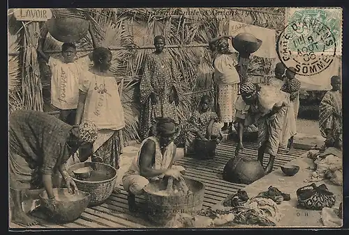 AK Amiens, Exposition Internationale 1906, Village Sénégalais, Le Lavoir, Waschfrauen