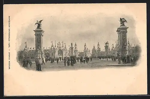 AK Paris, Exposition universelle de 1900, Boulevard mit Passanten vor Ausstellungshalle