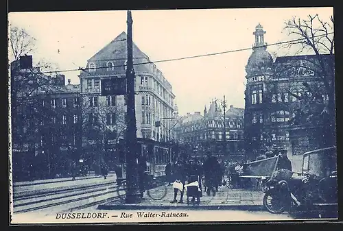 AK Düsseldorf, Rue Walter-Rateneau, Strassenbahn