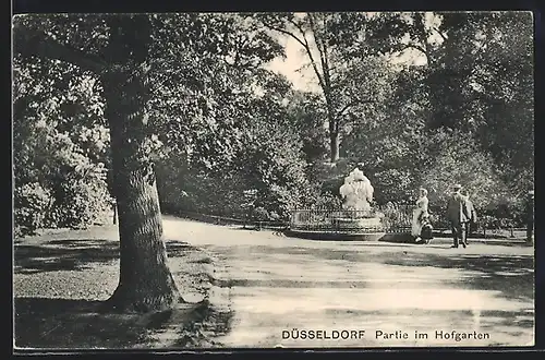 AK Düsseldorf, Partie im Hofgarten mit Brunnen