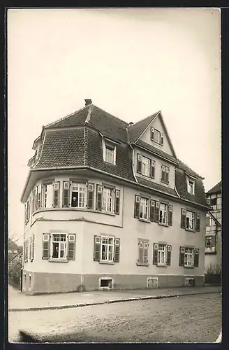 Foto-AK Vaihingen /Enz, Villa mit Bewohnern in Fenstern, Strassenansicht, 1915