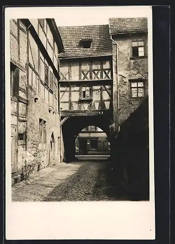 Foto-AK Erfurt, Haus Krönbacken, Michaelisstrasse 10, Hofansicht mit Torbogen