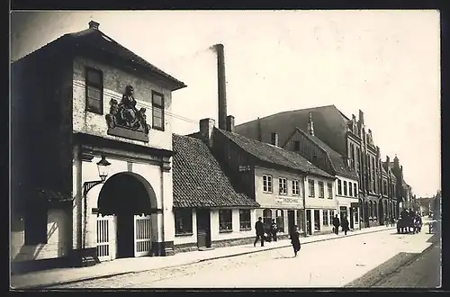 Foto-AK Schleswig, Geschäft Friedrich Haug ca. 1920