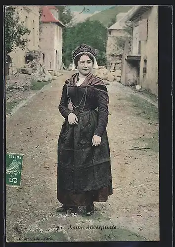 AK Auvergne, Jeune Auvergnate