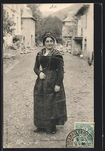 AK Auvergne, Jeune Auvergnate