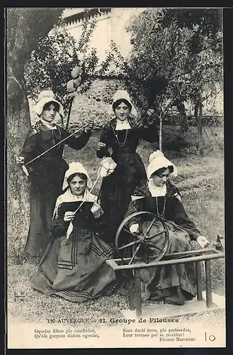 AK En Auvergne, Groupe de Fileuses mit Spindeln und Spinnrad