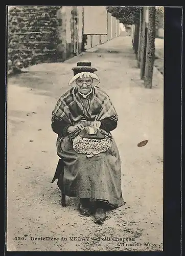 AK Verlay /Auvergne, Dentellière, Petit Chapeau