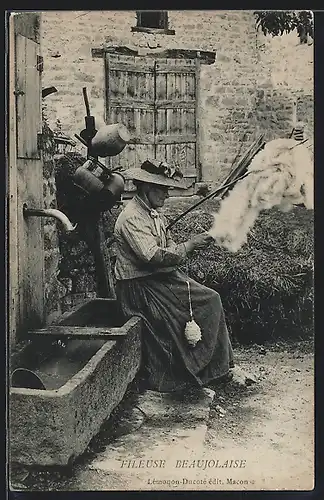 AK Auvergne, Fileuse Beaujolaise