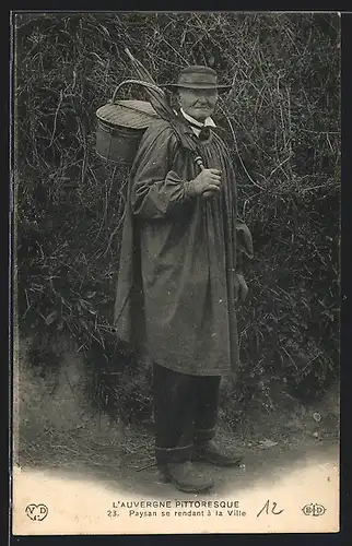 AK Auvergne, Paysan se rendant à la Ville