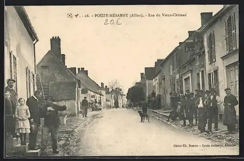 AK Pouzy-Mésangy, Rue du Vieux-Château, Strassenpartie