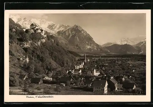 AK Vaduz / Liechtenstein, Ortsansicht mit Gebirge