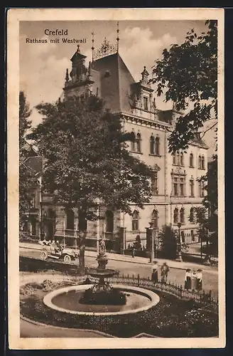 AK Krefeld, Passanten am Brunnen vor dem Rathaus am Westwall