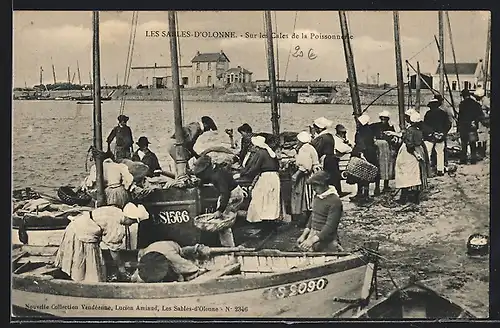 AK Les Sailes-d`Olonne, Sur les Cales de la Poissonnerie