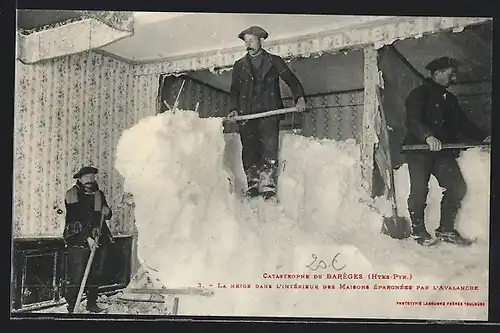 AK Barèges, La neige dans l`intérieur des Maisons Épargnées par l`avalanche