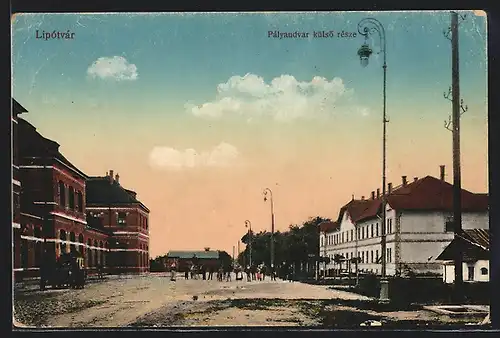 AK Lipótvár, Pályaudvar külsö része