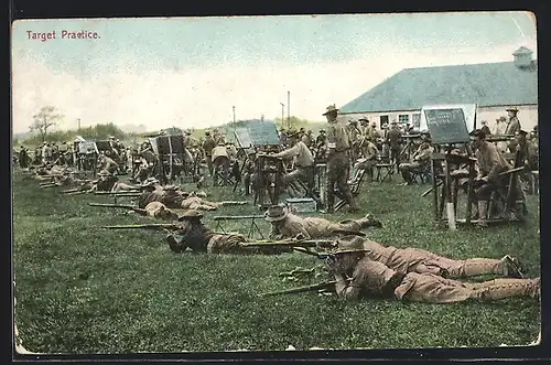 AK Target Practice, Amerikanische Soldaten in Uniform