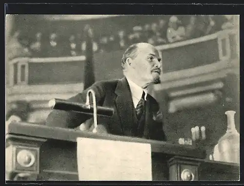 AK Vladimir Iljic Lenin hält eine Rede
