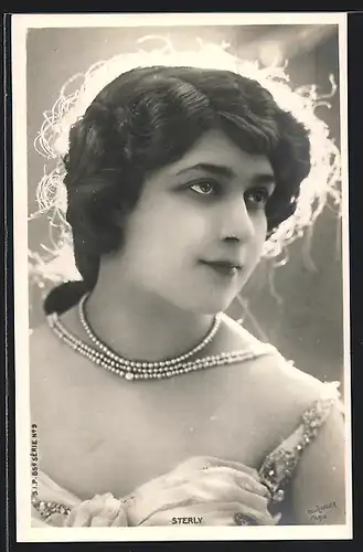 Foto-AK Atelier Reutlinger, Paris: Schauspielerin Sterly im Gegenlicht