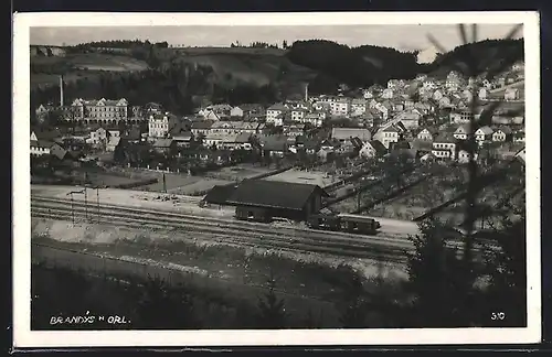 AK Brandeis (No) / Brandys (No), Bahnhof am Stadtrand