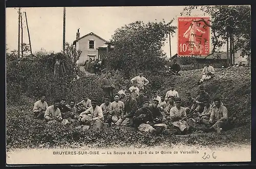 AK Bruyères-sur-Oise, la Soupe de la 23-4 du 5. Génie de Versailles