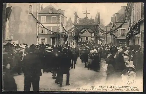AK Neuvy-St-Sépulchre, Pèlerinage du Précieux Sang, le Portique, Rue Grande