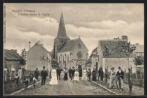 AK Naintré, l`Avenue Carnot et l`Eglise