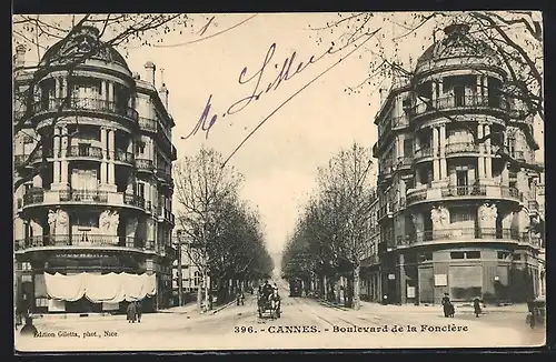 AK Cannes, le boulevard de la Foncière, un tram, un attelage et des passants