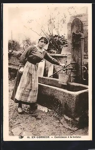 AK En Corrèze, Corrèzlenne à la fontaine