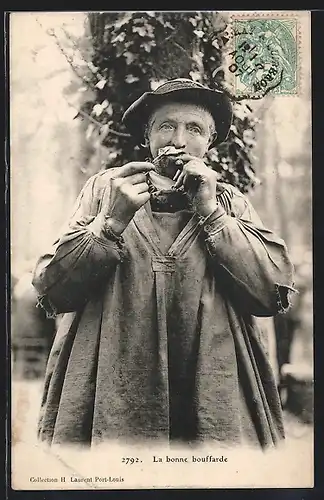 AK La Bonne Bouftarde, Franzose raucht sein Pfeifchen