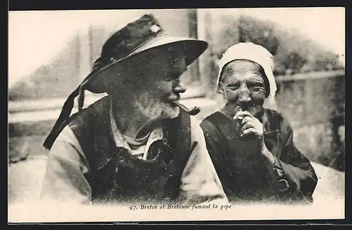 AK Bretagne, Breton et Bretonne fumant la pipe