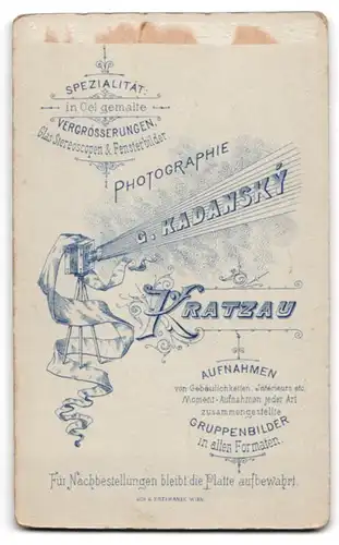 Fotografie G. Kadanský, Kratzau, Eleganter Herr mit Vollbart u. Krawatte in schlichtem Anzug