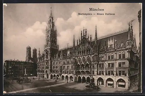 AK München, Rathaus und Marienplatz