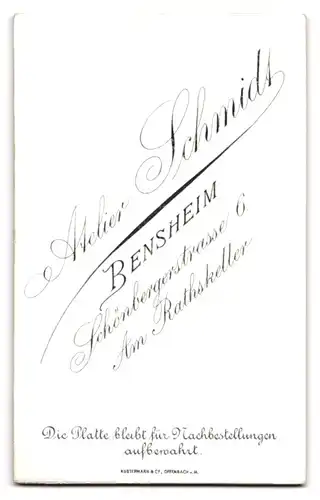 Fotografie Atelier Schmidt, Bensheim, Schönbergerstrasse 6, Junger Herr im Anzug mit lockigem Scheitel