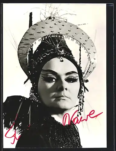 AK Opernsängerin Isabella Nawe als Königin der Nacht in Die Zauberflöte, mit original Autograph