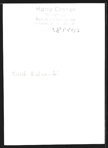 AK Opernsänger Ernst Krukowski mit beschriebenem Papier, mit original Autograph