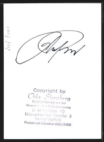 AK Opernsänger Leif Roar mit Speer im Kostüm, mit original Autograph