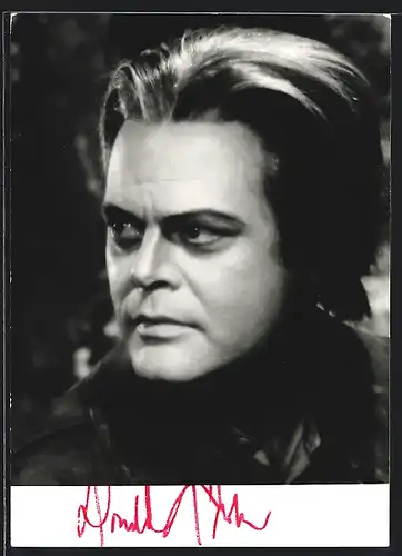 AK Opernsänger Donald Grobe mit strengem Blick, mit original Autograph