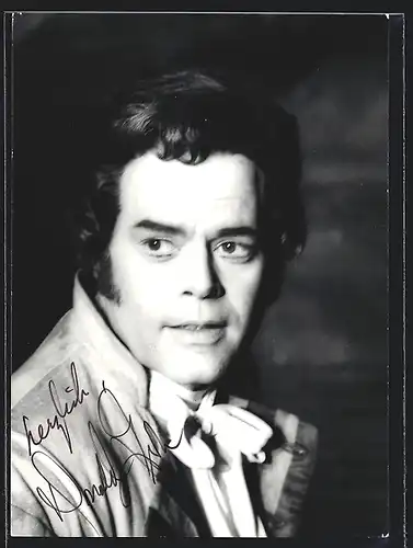 AK Opernsänger Donald Grobe im Kostüm mit weisser Schleife, mit original Autograph