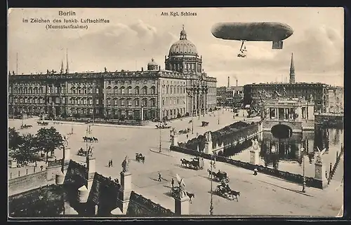 AK Berlin, Zeppelin über Kgl. Schloss