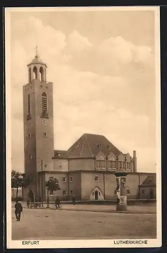 AK Erfurt, Lutherkirche mit Strasse, Litfasssäule