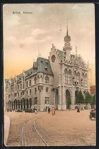 AK Erfurt, Rathaus mit Passanten
