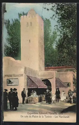 AK Marseille, Exposition coloniale 1922, Un coin du Palais de la Tunisie, Les Marchands