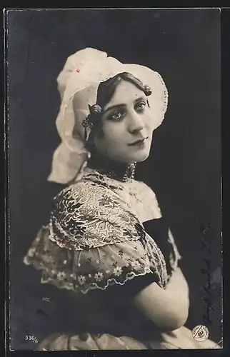 Foto-AK NPG Nr. 336 /6: Neue Photographische Gesellschaft: Junge Frau mit Haube