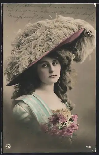 Foto-AK NPG Nr. 1625: Neue Photographische Gesellschaft: Junge Frau mit Federhut