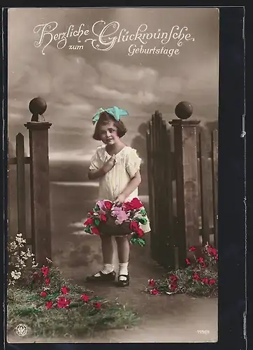 Foto-AK NPG Nr. 7786 /5: Neue Photographische Gesellschaft: Kleines Mädchen mit Blumenkorb, Geburtstagsgruss